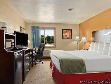 Super 8 By Wyndham Sheboygan Wi Motel Exterior foto